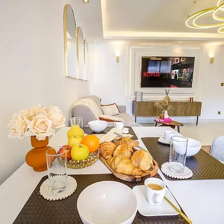 Appartement Luxe Azure Escape I Collection